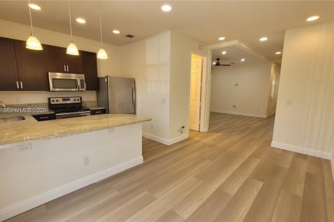Townhouse in Coconut Creek, Florida 3 bedrooms, 122.26 sq.m. № 2031849 - photo 3