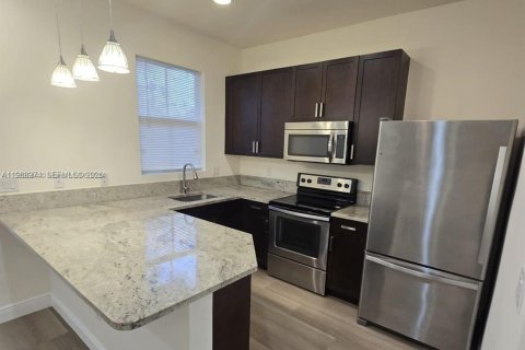 Townhouse in Coconut Creek, Florida 3 bedrooms, 122.26 sq.m. № 2031849 - photo 4