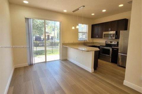 Townhouse in Coconut Creek, Florida 3 bedrooms, 122.26 sq.m. № 2031849 - photo 5