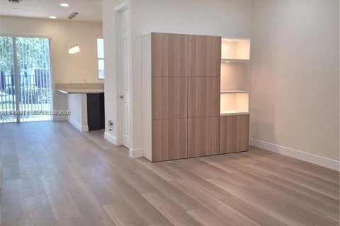 Townhouse in Coconut Creek, Florida 3 bedrooms, 122.26 sq.m. № 2031849 - photo 6