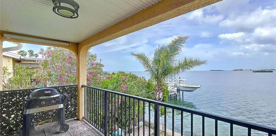 Condominio en Dunedin, Florida, 2 dormitorios  № 1673796