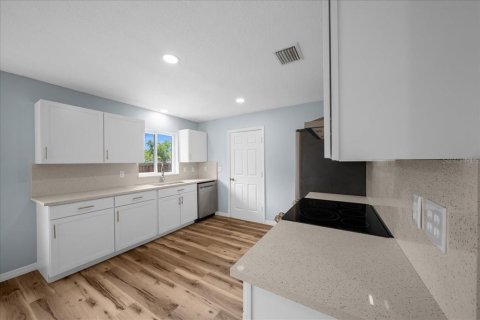 House in Ocala, Florida 3 bedrooms, 106.28 sq.m. № 2100919 - photo 12