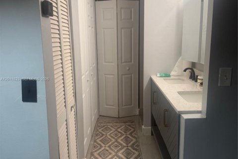 Apartamento en alquiler en Miami, Florida, 1 dormitorio, 69.31 m2 № 2075041 - foto 8