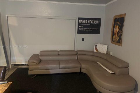 Apartamento en alquiler en Miami, Florida, 1 dormitorio, 69.31 m2 № 2075041 - foto 3