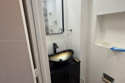 Apartamento en alquiler en Miami, Florida, 1 dormitorio, 69.31 m2 № 2075041 - foto 4