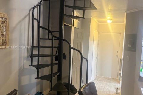 Apartamento en alquiler en Miami, Florida, 1 dormitorio, 69.31 m2 № 2075041 - foto 6