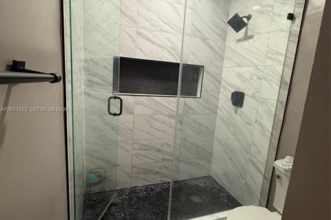 Apartamento en alquiler en Miami, Florida, 1 dormitorio, 69.31 m2 № 2075041 - foto 9