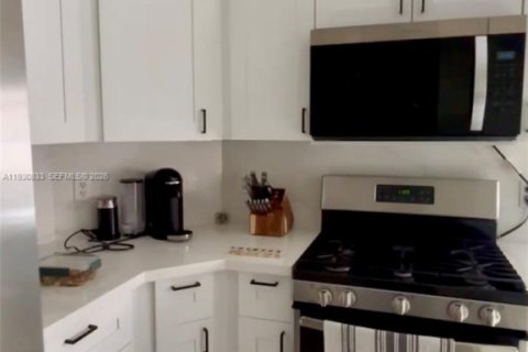 Villa ou maison à louer à Cutler Bay, Floride: 1 chambre, 127.55 m2 № 1996384 - photo 2