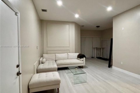 Villa ou maison à louer à Cutler Bay, Floride: 1 chambre, 127.55 m2 № 1996384 - photo 4