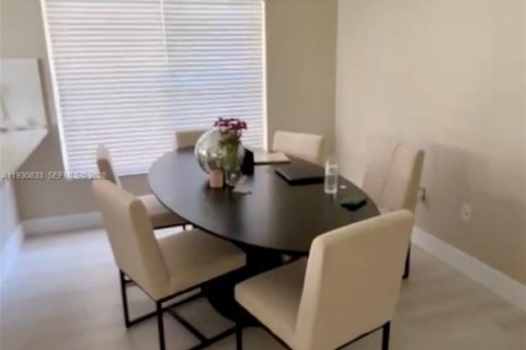 Villa ou maison à louer à Cutler Bay, Floride: 1 chambre, 127.55 m2 № 1996384 - photo 3