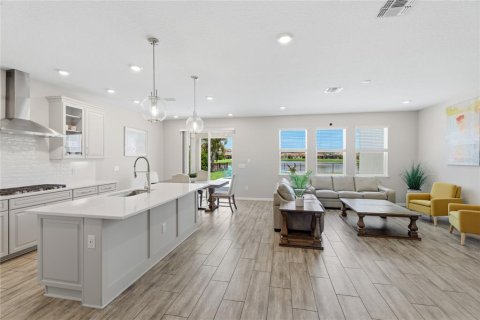 House in Bradenton, Florida 5 bedrooms, 344.02 sq.m. № 2102235 - photo 22