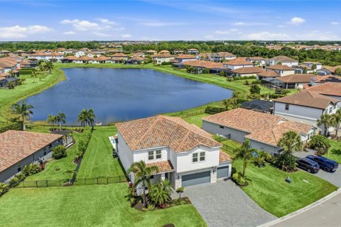 House in Bradenton, Florida 5 bedrooms, 344.02 sq.m. № 2102235 - photo 8
