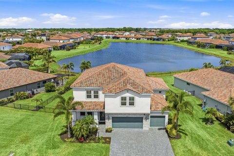 House in Bradenton, Florida 5 bedrooms, 344.02 sq.m. № 2102235 - photo 7