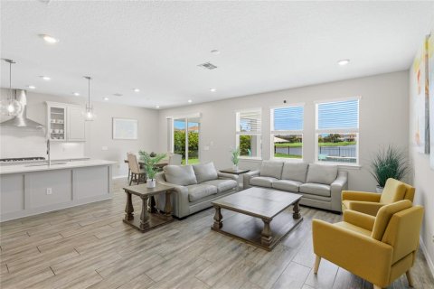 House in Bradenton, Florida 5 bedrooms, 344.02 sq.m. № 2102235 - photo 23