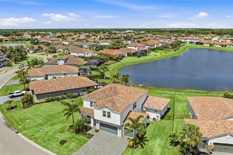 House in Bradenton, Florida 5 bedrooms, 344.02 sq.m. № 2102235 - photo 9