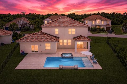 House in Bradenton, Florida 5 bedrooms, 344.02 sq.m. № 2102235 - photo 4