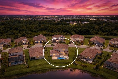 House in Bradenton, Florida 5 bedrooms, 344.02 sq.m. № 2102235 - photo 2