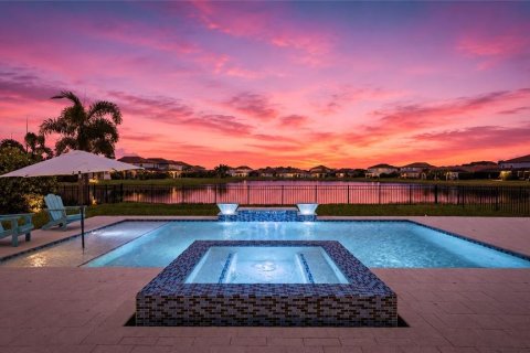 House in Bradenton, Florida 5 bedrooms, 344.02 sq.m. № 2102235 - photo 5