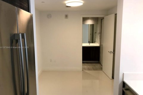 Condo in Miami, Florida, 2 bedrooms  № 1896004 - photo 9