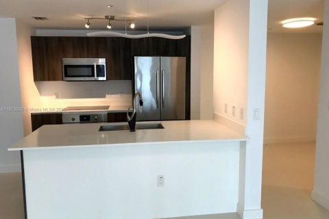 Condo in Miami, Florida, 2 bedrooms  № 1896004 - photo 8