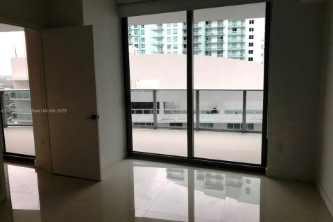 Condo in Miami, Florida, 2 bedrooms  № 1896004 - photo 15