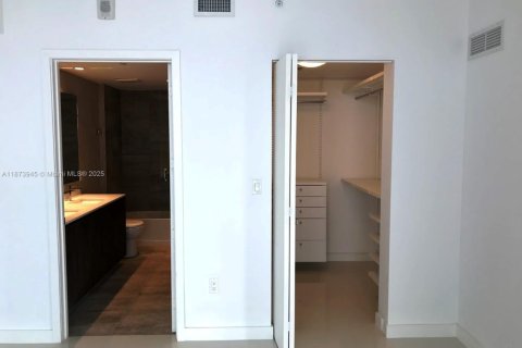 Condo in Miami, Florida, 2 bedrooms  № 1896004 - photo 16