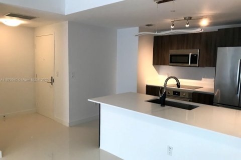 Condo in Miami, Florida, 2 bedrooms  № 1896004 - photo 5
