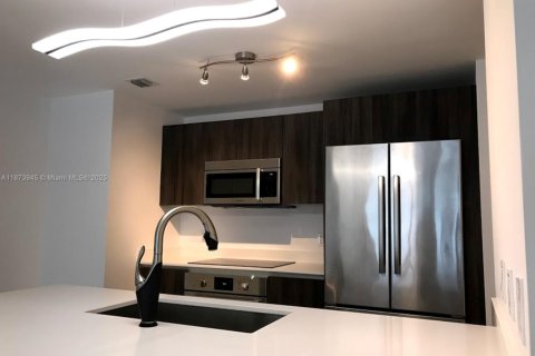 Condo in Miami, Florida, 2 bedrooms  № 1896004 - photo 6