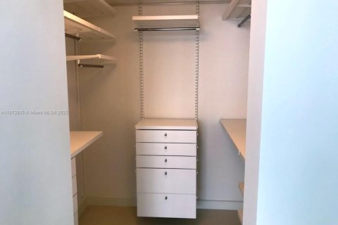 Condo in Miami, Florida, 2 bedrooms  № 1896004 - photo 22