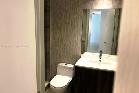 Condo in Miami, Florida, 2 bedrooms  № 1896004 - photo 11