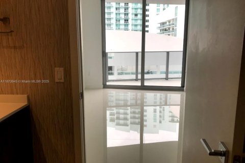 Condo in Miami, Florida, 2 bedrooms  № 1896004 - photo 21