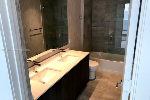 Condo in Miami, Florida, 2 bedrooms  № 1896004 - photo 17