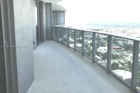 Condo in Miami, Florida, 2 bedrooms  № 1896004 - photo 25