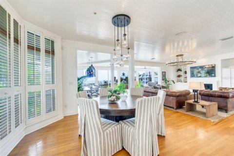 Купить виллу или дом в Каптива, Флорида 9 комнат, 464.51м2, № 2099169 - фото 17