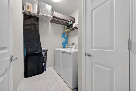 Townhouse in Port St. Lucie, Florida 3 bedrooms, 137.22 sq.m. № 2087047 - photo 23