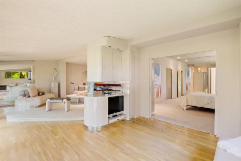 Condo in Lake Worth, Florida, 3 bedrooms № 2260346 - photo 7