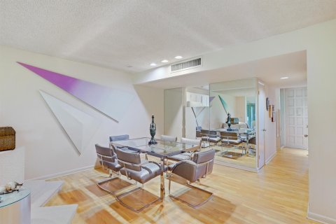 Condo in Lake Worth, Florida, 3 bedrooms № 2260346 - photo 11