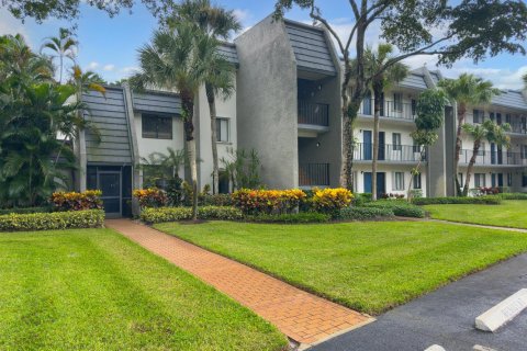 Condo in Lake Worth, Florida, 3 bedrooms № 2260346 - photo 2