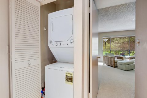 Condo in Lake Worth, Florida, 3 bedrooms № 2260346 - photo 26
