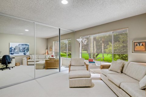 Condo in Lake Worth, Florida, 3 bedrooms № 2260346 - photo 25