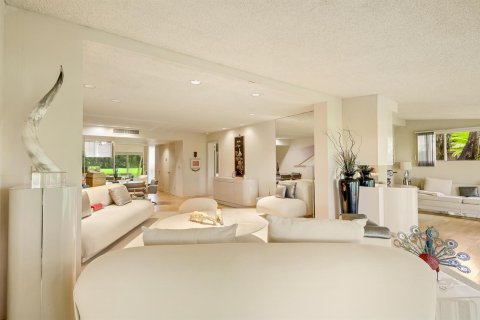 Condo in Lake Worth, Florida, 3 bedrooms № 2260346 - photo 5