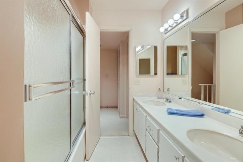 Condo in Lake Worth, Florida, 3 bedrooms № 2260346 - photo 23