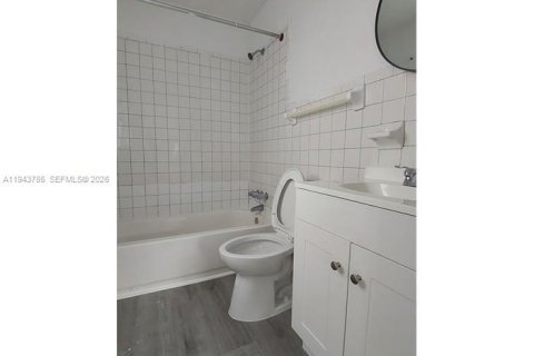 Propiedad comercial en venta en Miami, Florida, 65.4 m2 № 2054823 - foto 9