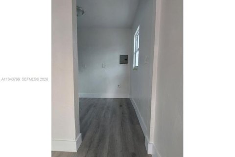 Propiedad comercial en venta en Miami, Florida, 65.4 m2 № 2054823 - foto 7