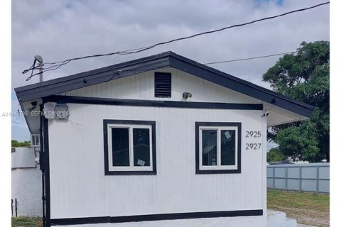 Propiedad comercial en venta en Miami, Florida, 65.4 m2 № 2054823 - foto 3