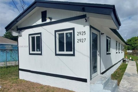 Propiedad comercial en Miami, Florida 65.4 m2 № 2054823