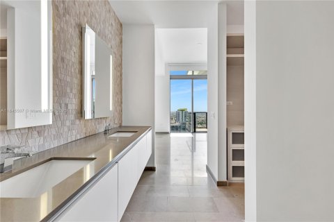 Copropriété à vendre à Miami, Floride: 2 chambres, 113.25 m2 № 1942147 - photo 24