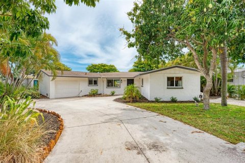 Villa ou maison à louer à Sarasota, Floride: 2 chambres, 157.47 m2 № 1283011 - photo 1