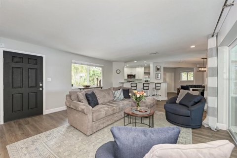 House in Sarasota, Florida 2 bedrooms, 157.47 sq.m. № 1283011 - photo 4
