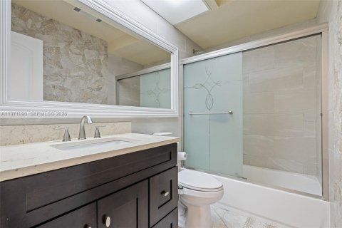 Touwnhouse à vendre à Hialeah, Floride: 3 chambres, 128.76 m2 № 2036638 - photo 30